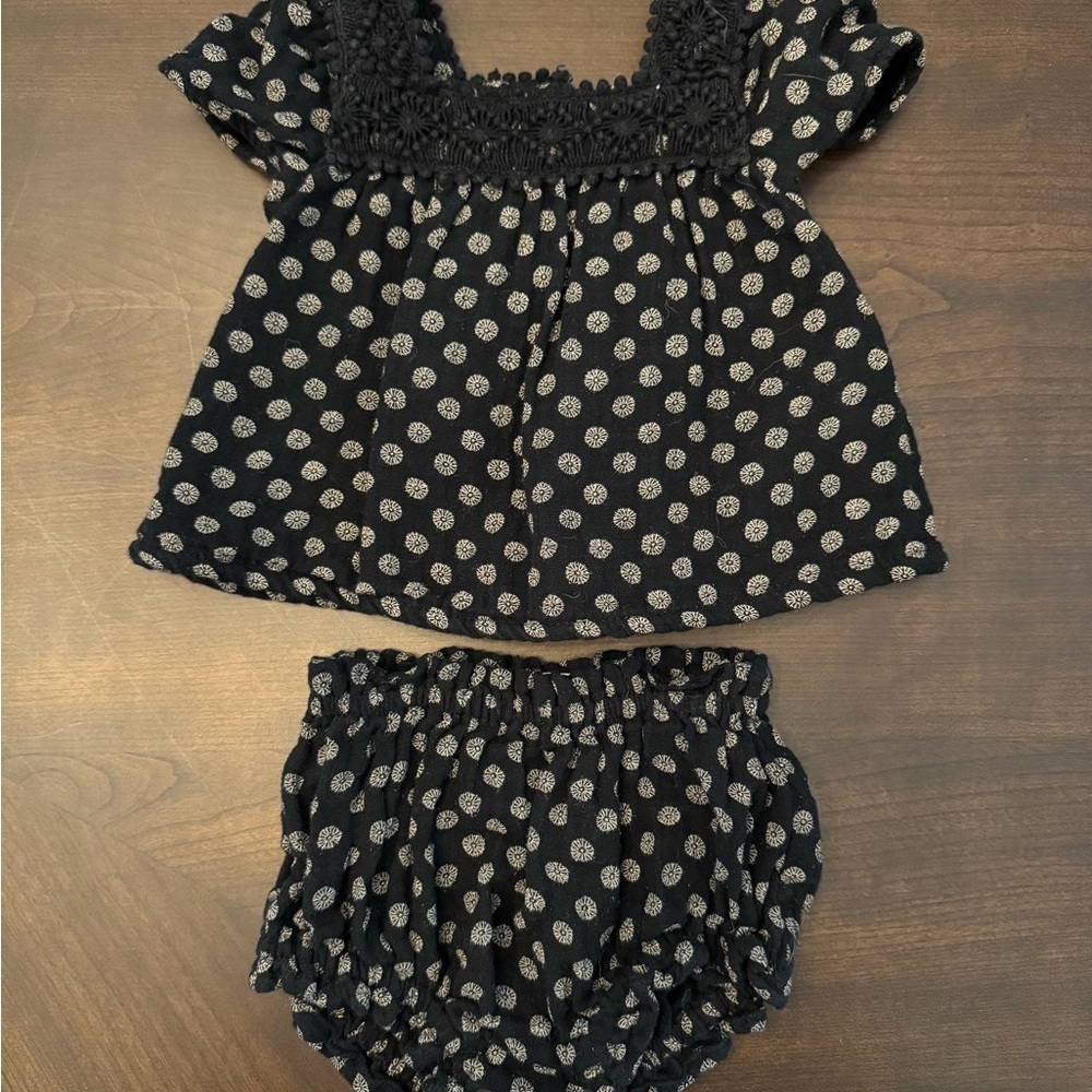 Printed Flutter-Sleeve Top & Bloomer Shorts Set For Baby - Picture 2 of 4